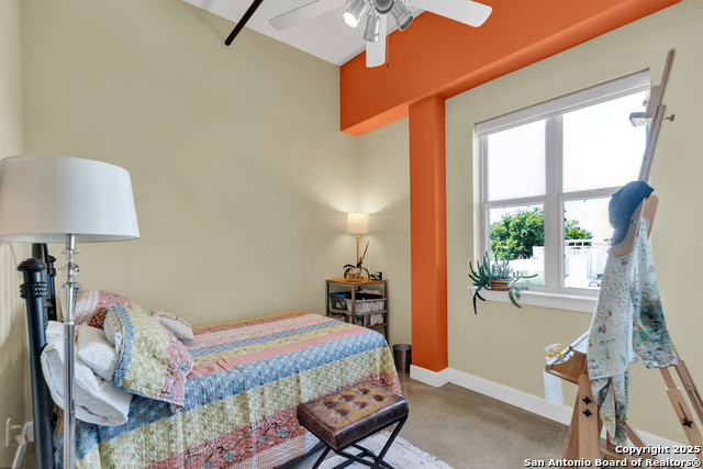 Listing photo id 10 for 831 Flores S 3202