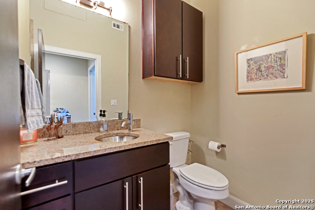 Listing photo id 11 for 831 Flores S 3202