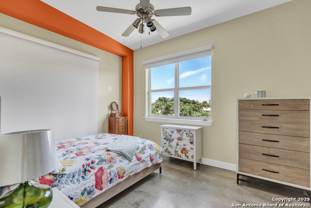 Listing photo id 12 for 831 Flores S 3202