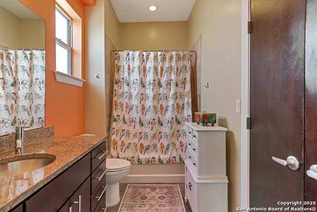 Listing photo id 14 for 831 Flores S 3202