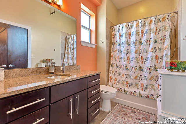 Listing photo id 15 for 831 Flores S 3202