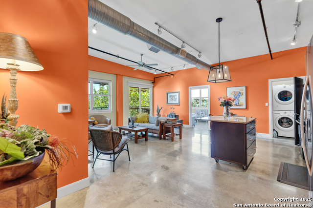 Listing photo id 2 for 831 Flores S 3202