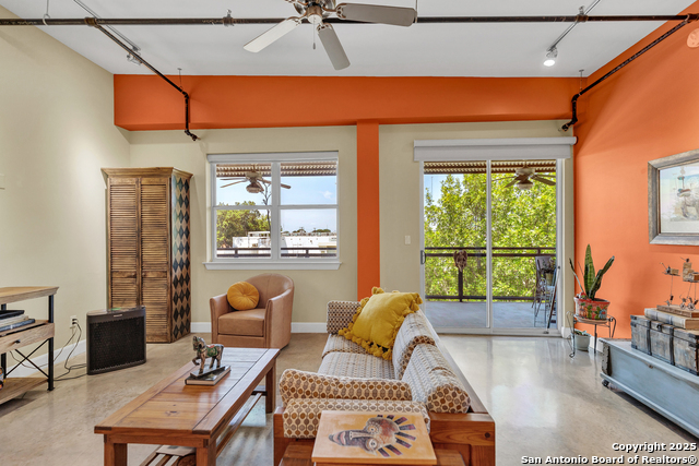 Listing photo id 6 for 831 Flores S 3202