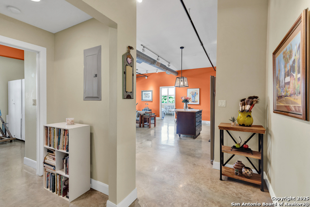 Listing photo id 7 for 831 Flores S 3202