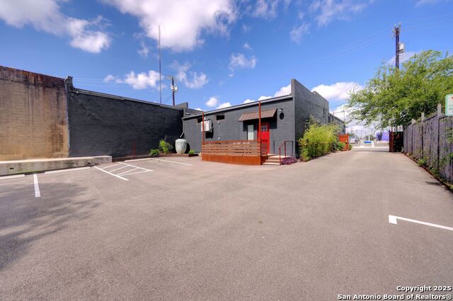 Listing photo id 1 for 154 Fredericksburg 102