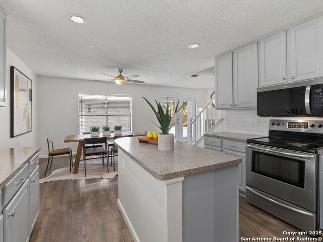 Image 12 of 49 For 16430 Bulverde Pt