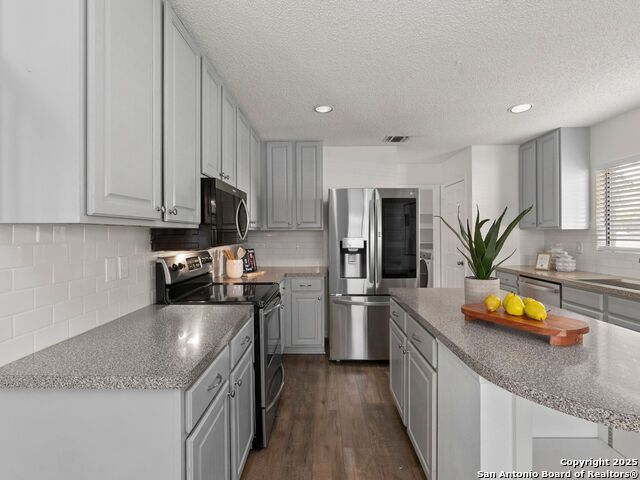 Image 13 of 49 For 16430 Bulverde Pt