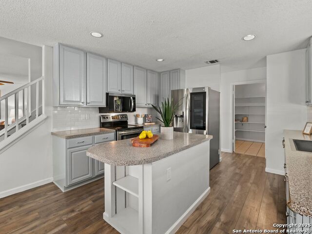 Image 15 of 49 For 16430 Bulverde Pt