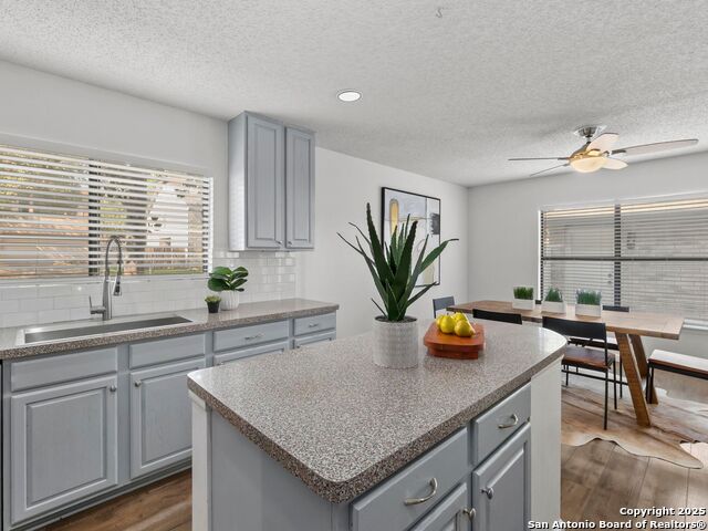Image 16 of 49 For 16430 Bulverde Pt