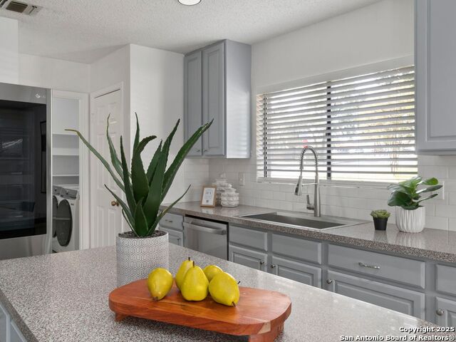 Image 17 of 49 For 16430 Bulverde Pt