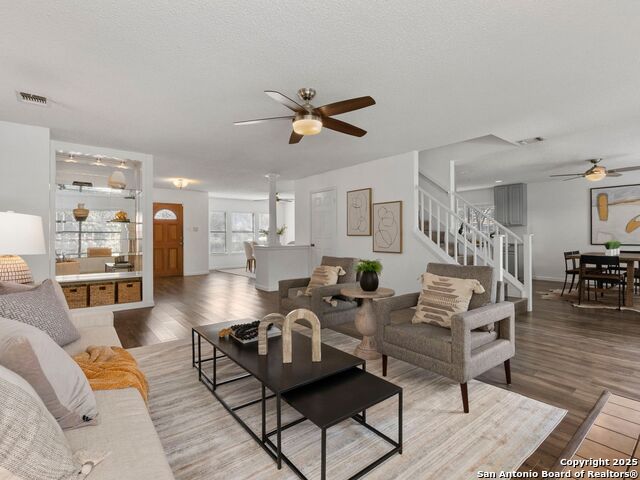 Image 9 of 49 For 16430 Bulverde Pt