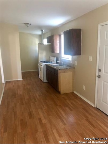 Image 3 of 8 For 413 Hackberry N