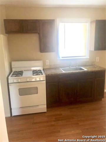 Image 4 of 8 For 413 Hackberry N