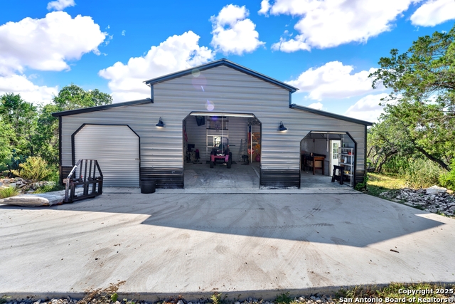Listing photo id 19 for 683 County Road 242