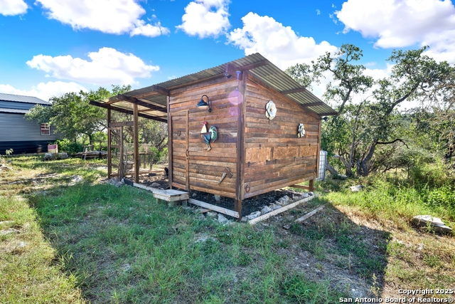 Listing photo id 22 for 683 County Road 242
