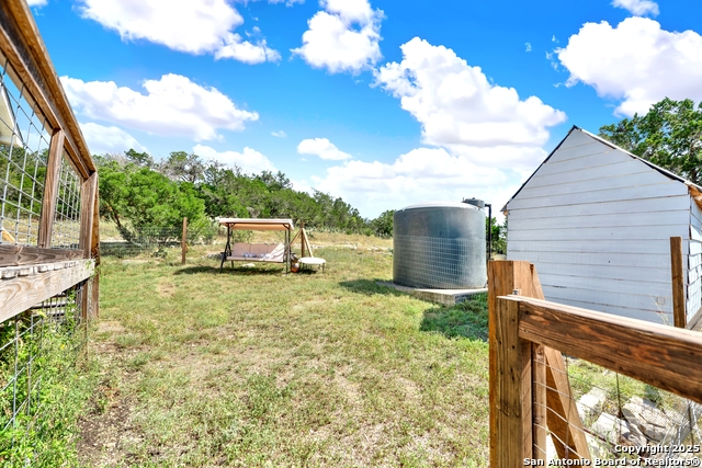 Listing photo id 3 for 683 County Road 242