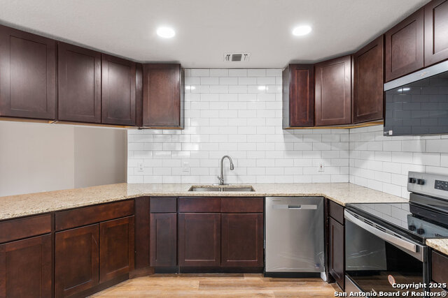 Image 10 of 37 For 8127 Sunshine Trail Dr