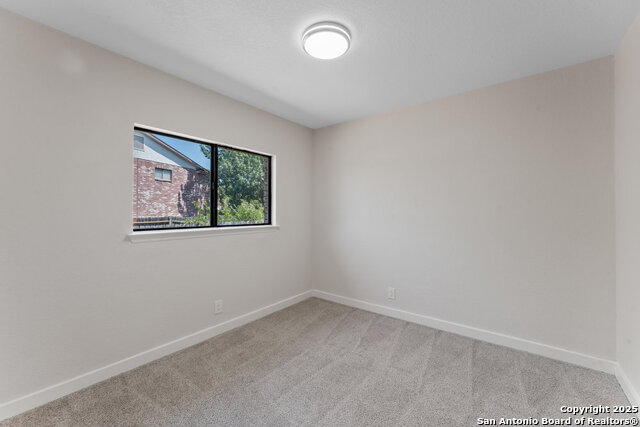 Image 18 of 37 For 8127 Sunshine Trail Dr