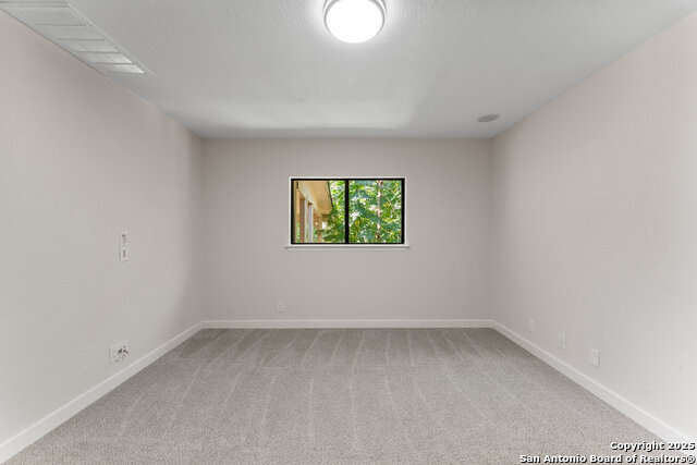 Image 19 of 37 For 8127 Sunshine Trail Dr