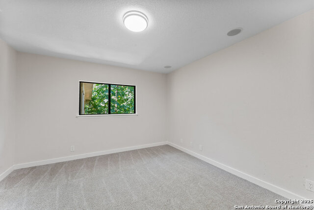 Image 20 of 37 For 8127 Sunshine Trail Dr