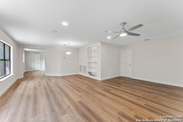 Image 4 of 37 For 8127 Sunshine Trail Dr