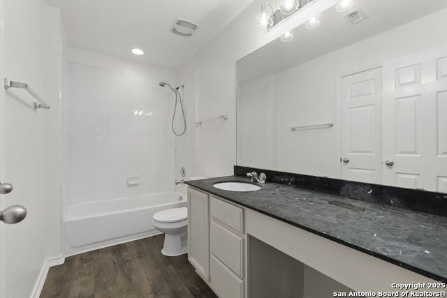 Image 15 of 37 For 3917 Legend Pond