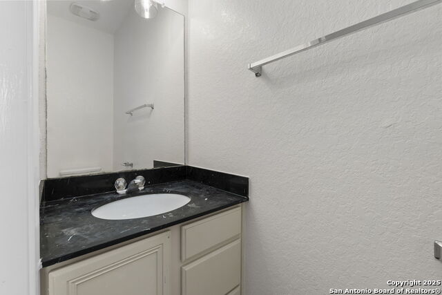 Image 16 of 37 For 3917 Legend Pond