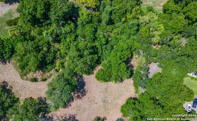 Listing photo id 2 for 8 Hampton Dr E