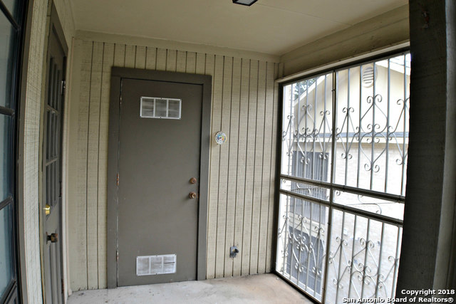 Image 15 of 18 For 165 Rampart Dr W 704