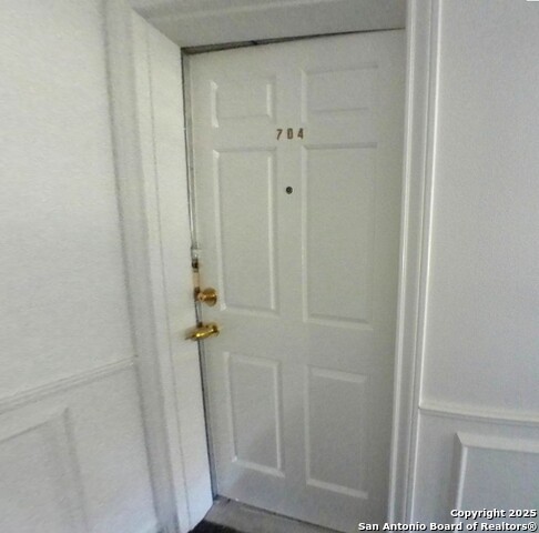 Image 3 of 18 For 165 Rampart Dr W 704