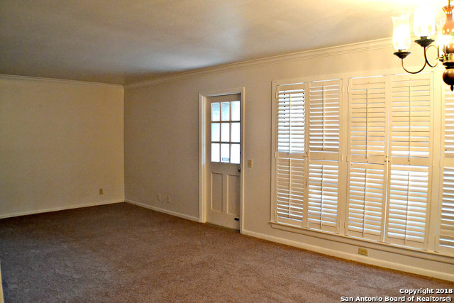 Image 4 of 18 For 165 Rampart Dr W 704