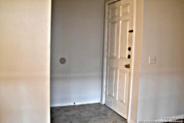 Image 7 of 18 For 165 Rampart Dr W 704