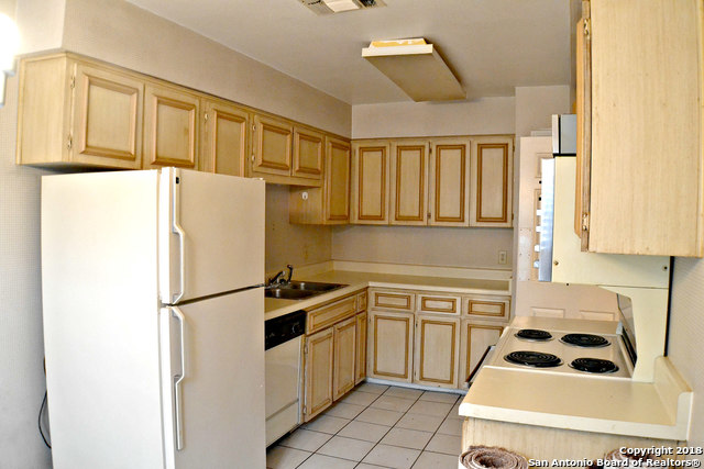 Image 9 of 18 For 165 Rampart Dr W 704