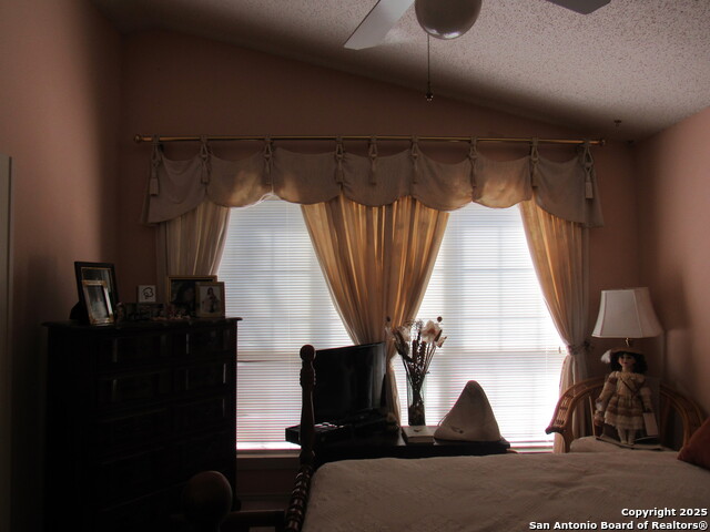 Listing photo id 12 for 8522 Quail Wood