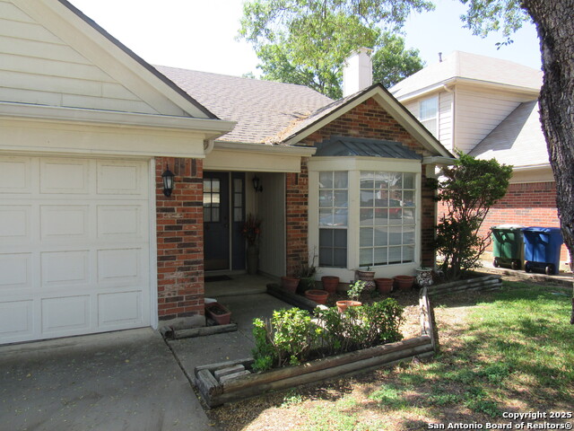 Listing photo id 0 for 8522 Quail Wood