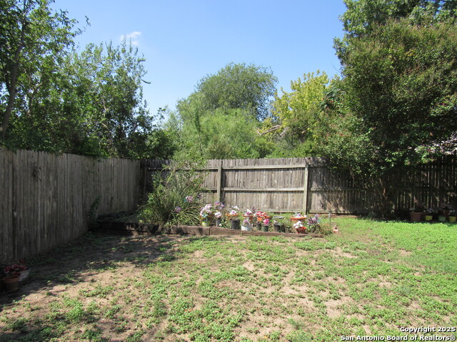 Listing photo id 21 for 8522 Quail Wood