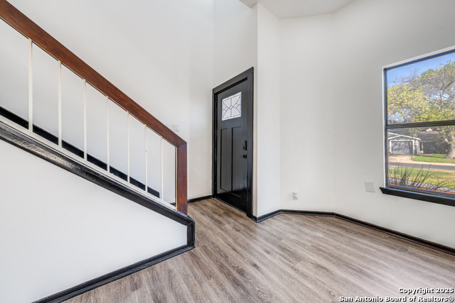 Image 4 of 25 For 11733 Spring Ridge