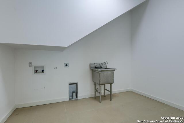 Listing photo id 30 for 117 Marcia  