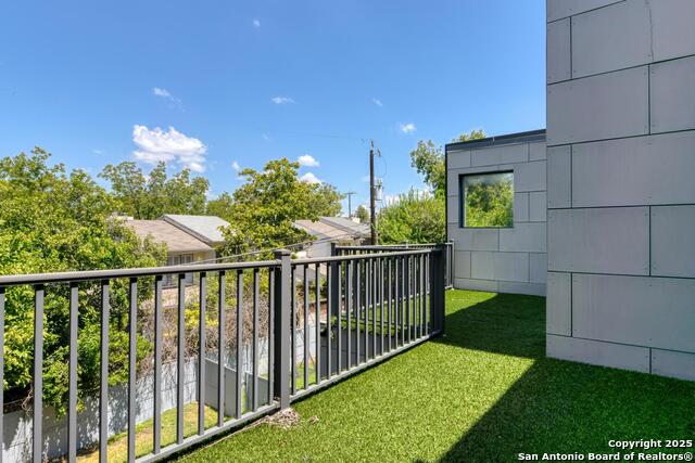 Listing photo id 31 for 117 Marcia  