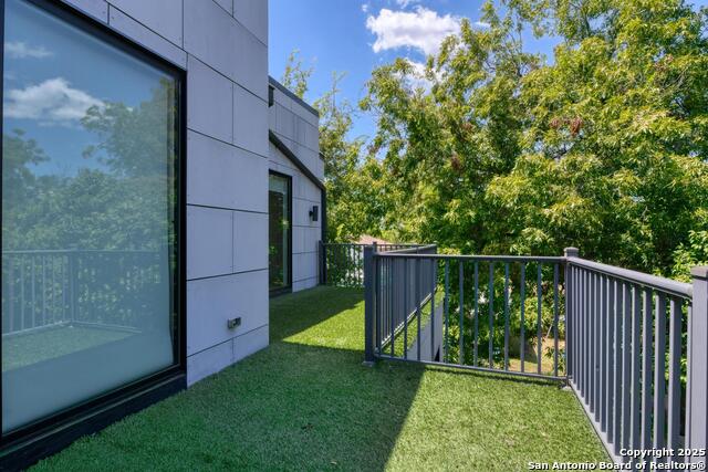 Listing photo id 33 for 117 Marcia  