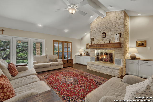 Listing photo id 10 for 830 Palomino Lane