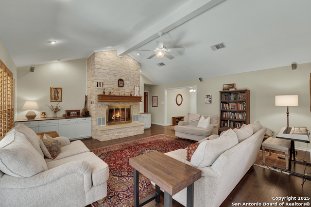 Listing photo id 11 for 830 Palomino Lane