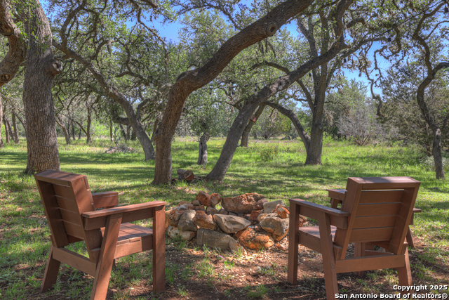 Listing photo id 12 for 830 Palomino Lane