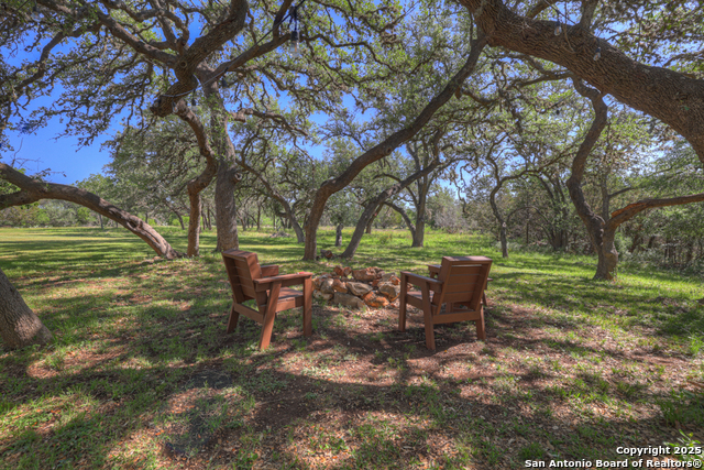 Listing photo id 13 for 830 Palomino Lane