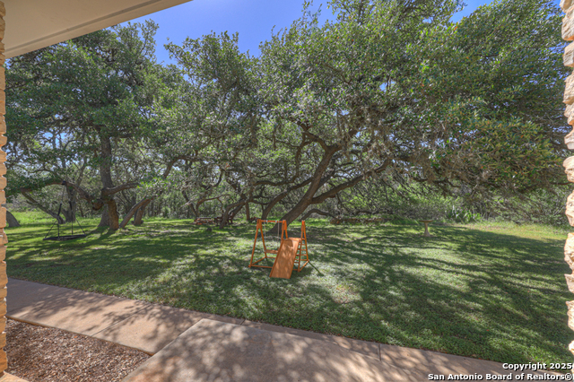 Listing photo id 14 for 830 Palomino Lane