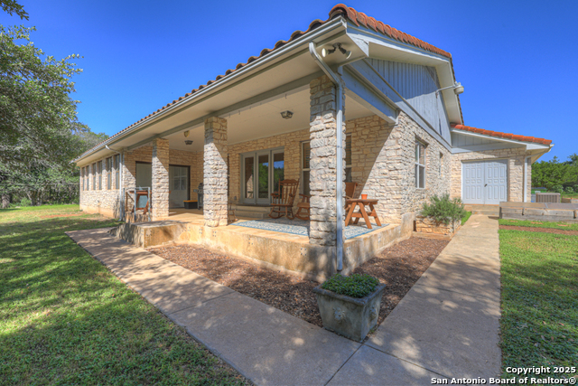 Listing photo id 18 for 830 Palomino Lane