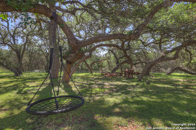 Listing photo id 23 for 830 Palomino Lane