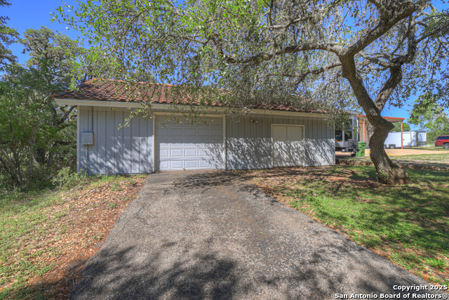 Listing photo id 40 for 830 Palomino Lane