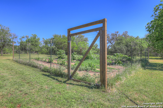 Listing photo id 42 for 830 Palomino Lane