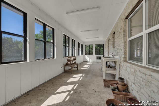 Listing photo id 43 for 830 Palomino Lane